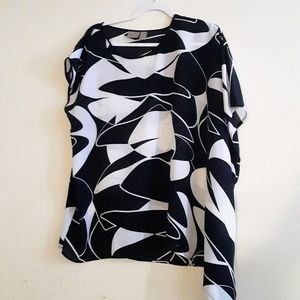 Easywear by Chico Black & white print tunic. Size 3